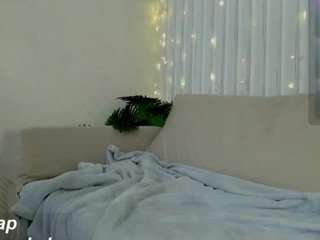 chloe-whitee