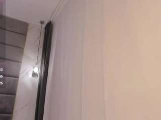 Chloe-Whitee live cam preview