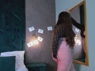 Chloe-Whitee