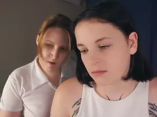 Edith and Juliana's Live Sex Cam Show