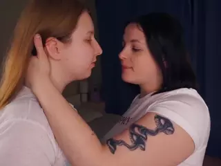 Edith and Juliana's Live Sex Cam Show