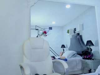  emiliaa-rosse chat room