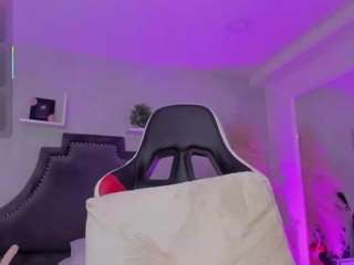 emiliaa-rosse's CamSoda show and profile