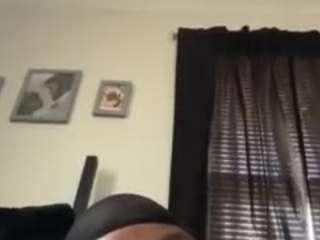 xxxfreak2x webcam model