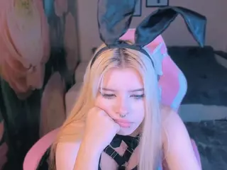 CuddlyKittenn's Live Sex Cam Show