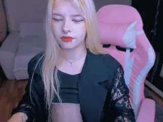 CuddlyKittenn's Live Sex Cam Show