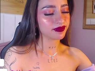  mia-ponce-a chat room