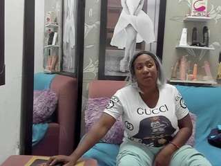 karenbis, female webcam model,  years old, on live webcam