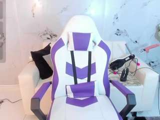 Lucy_Strong