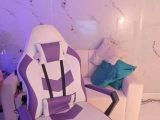 Lucy_Strong