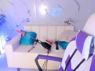 Lucy_Strong