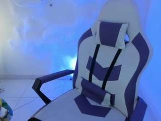 Lucy_Strong