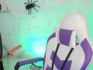 Lucy_Strong