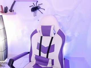 Lucy_Strong