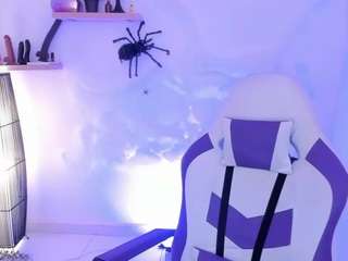 Lucy_Strong