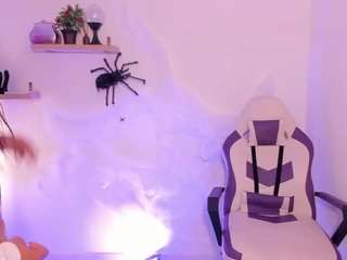 Lucy_Strong