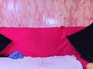 Model ini sedang live sekarang. charlottebrad
