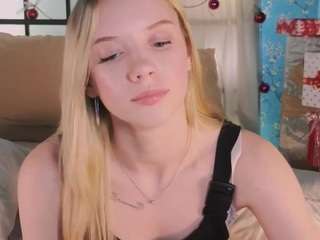 katt-yy Live Webcam on CamSoda