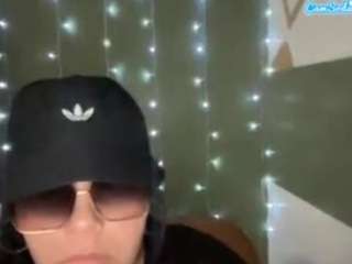 Image 1 of thickfreakylatina, female webcam model,  years old, on live webcam