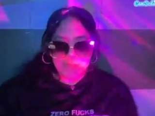 Live webcam model thickfreakylatina on Soda Cams