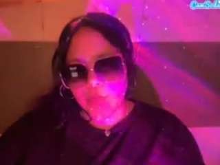 Live webcam model thickfreakylatina on Soda Cams