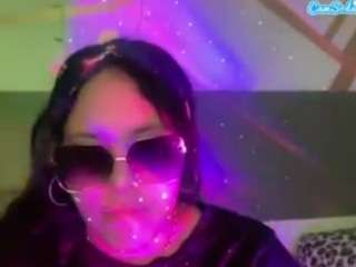 Live webcam model thickfreakylatina on Soda Cams