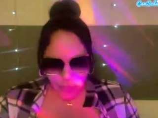 Live webcam model thickfreakylatina on Soda Cams