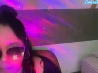 thickfreakylatina webcam