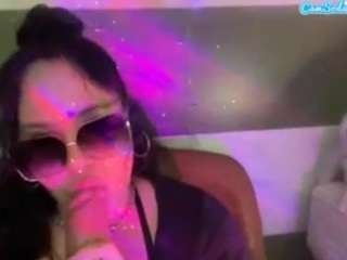 Live webcam model thickfreakylatina on Soda Cams