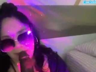 Live webcam model thickfreakylatina on Soda Cams