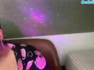 Live webcam model thickfreakylatina on Soda Cams