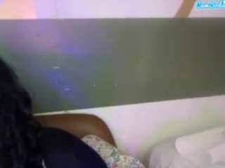 Live webcam model thickfreakylatina on Soda Cams