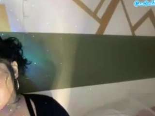 Live webcam model thickfreakylatina on Soda Cams