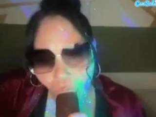 thickfreakylatina webcam