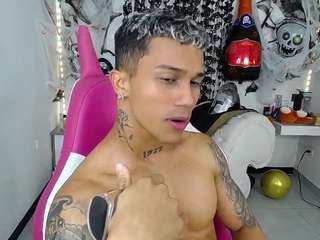 Check out delicious entertainer Leonardprice1 and his undressed bod leonardprice1 from CamSoda