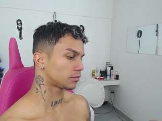 leonardprice1's CamSoda show and profile