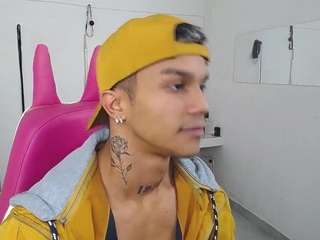 LeonardPrice1 live webcam on Soda Cams