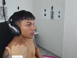 leonardprice1's CamSoda show and profile