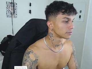 leonardprice1's CamSoda show and profile