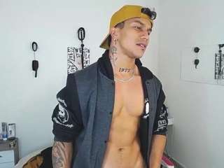 le modèle leonardprice1 est en webcam porno dans un show sur le site camsoda, il possède les tags suivants: anal toys,fetish,tattoos,smoking,orgasm,no drinking,muscular,hidden gay sex,handjob,gape,drinking,bdsm,dildo,colombia,cei,bull,brown eyes,blowjob,big cock,big balls