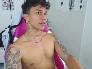 le modèle leonardprice1 est en webcam porno dans un show sur le site camsoda, il possède les tags suivants: anal toys,fetish,tattoos,smoking,orgasm,no drinking,muscular,hidden gay sex,handjob,gape,drinking,bdsm,dildo,colombia,cei,bull,brown eyes,blowjob,big cock,big balls