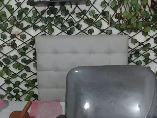 rouss-0's Live Sex Cam Show