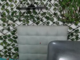 rouss-0's Live Sex Cam Show