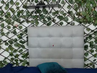 rouss-0's Live Sex Cam Show