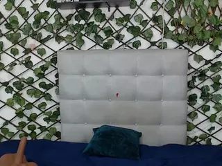 rouss-0's Live Sex Cam Show