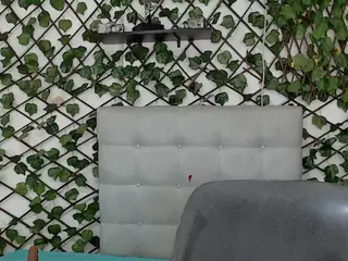 rouss-0's Live Sex Cam Show