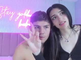 Este modelo está ao vivo agora. secretvelvetfx