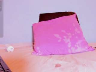 karlaliones99 webcam model