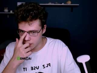  lucas-long chat room