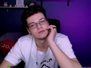 lucas-long Live Webcam on {site_name}